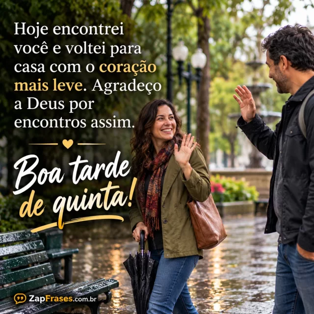 Duas pessoas adultas se despedem sorrindo depois de encontro simples na praça. Arte com a mensagem: Hoje encontrei você e voltei para casa com o coração mais leve. Agradeço a Deus por encontros assim. Boa tarde de quinta!