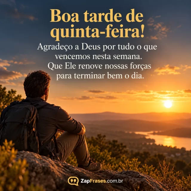 Pessoa adulta observa horizonte de tarde após caminhar, luz de esperança sem exagero. Arte com a mensagem: Boa tarde de quinta-feira! Agradeço a Deus por tudo o que vencemos nesta semana. Que Ele renove nossas forças para terminar bem o dia.