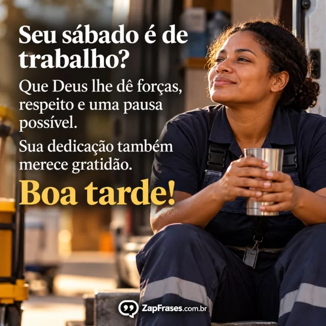 Profissional adulto de serviço em pausa breve no sábado, respeito sem romantizar exaustão. Arte com a mensagem: Seu sábado é de trabalho? Que Deus lhe dê forças, respeito e uma pausa possível. Sua dedicação também merece gratidão. Boa tarde!