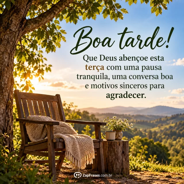 Cadeira vazia à sombra de árvore com céu aberto, composição muito simples. Arte com a mensagem: Boa tarde! Que Deus abençoe esta terça com uma pausa tranquila, uma conversa boa e motivos sinceros para agradecer.