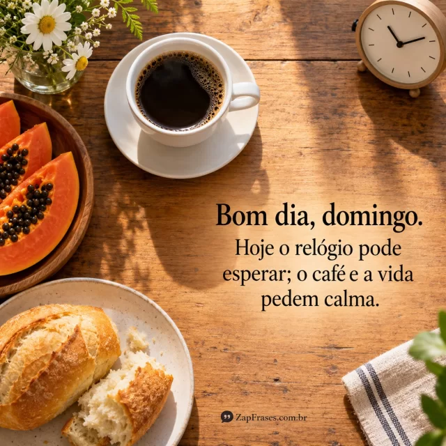 Mesa de café da manhã à luz natural, relógio analógico discreto, pão e xícara, casa brasileira. Arte com mensagem de bom dia, domingo.