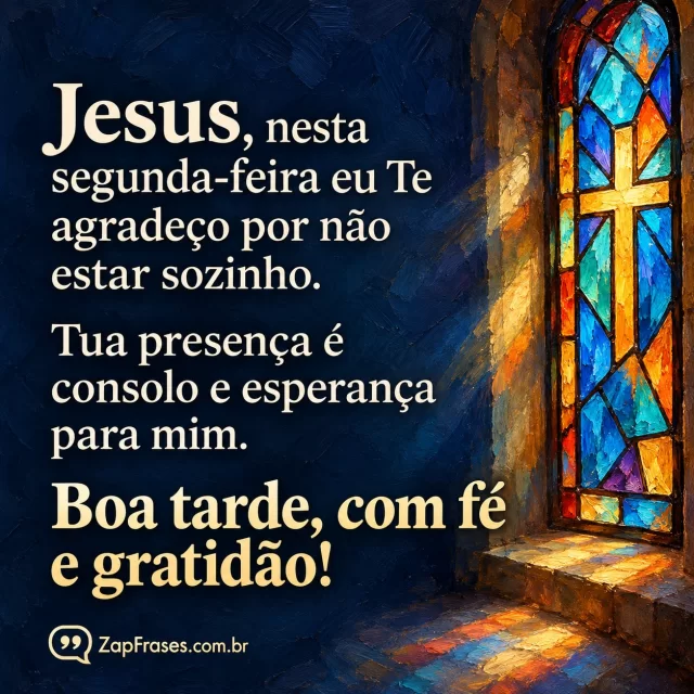 Pintura a óleo adulta de pequeno vitral com cruz simples e luz colorida entrando, sem pessoas nem inscrições, vitral na faixa lateral direita e grande área azul noturno opaca para texto creme, pinceladas visíveis.. Arte com a mensagem: Jesus, nesta segunda-feira eu Te agradeço por não estar sozinho. Tua presença é consolo e esperança para mim. Boa tarde, com fé e gratidão!