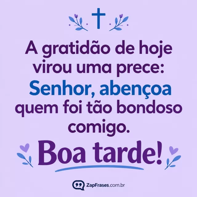 Cruz pequena azul no alto de fundo lavanda claro.. Arte com a mensagem: A gratidão de hoje virou uma prece: Senhor, abençoa quem foi tão bondoso comigo. Boa tarde!