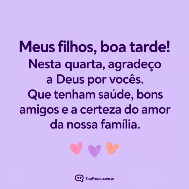 Três corações pequenos em guache, fundo lavanda.. Arte com a mensagem: Meus filhos, boa tarde! Nesta quarta, agradeço a Deus por vocês. Que tenham saúde, bons amigos e a certeza do amor da nossa família.