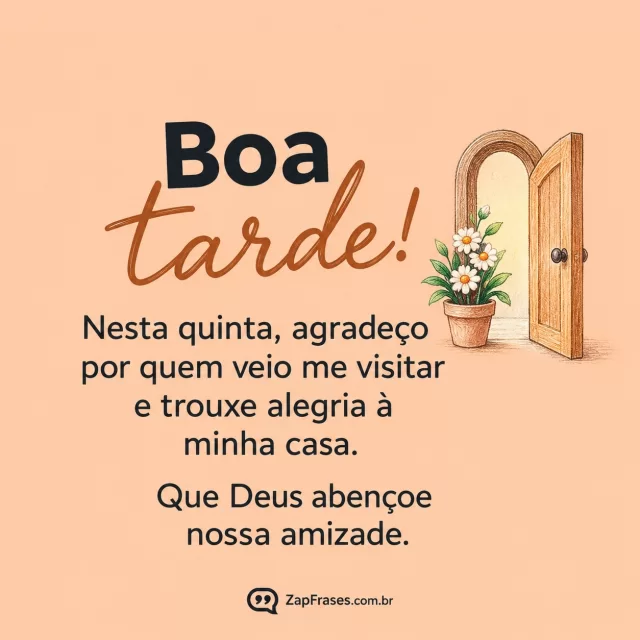 Uma pequena porta aberta com flor, fundo pêssego.. Arte com a mensagem: Boa tarde! Nesta quinta, agradeço por quem veio me visitar e trouxe alegria à minha casa. Que Deus abençoe nossa amizade.
