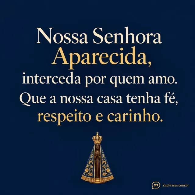 Fundo azul noite liso, santa Aparecida muito pequena em ouro fosco no centro inferior, tipo creme elegante grande.. Arte com a mensagem: Nossa Senhora Aparecida, interceda por quem amo. Que a nossa casa tenha fé, respeito e carinho.