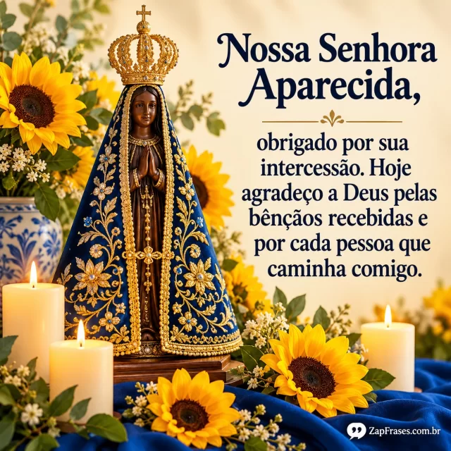 Imagem de Nossa Senhora Aparecida junto a vaso de girassóis e velas sem rótulos. Arte com a mensagem: Nossa Senhora Aparecida, obrigado por sua intercessão. Hoje agradeço a Deus pelas bênçãos recebidas e por cada pessoa que caminha comigo.